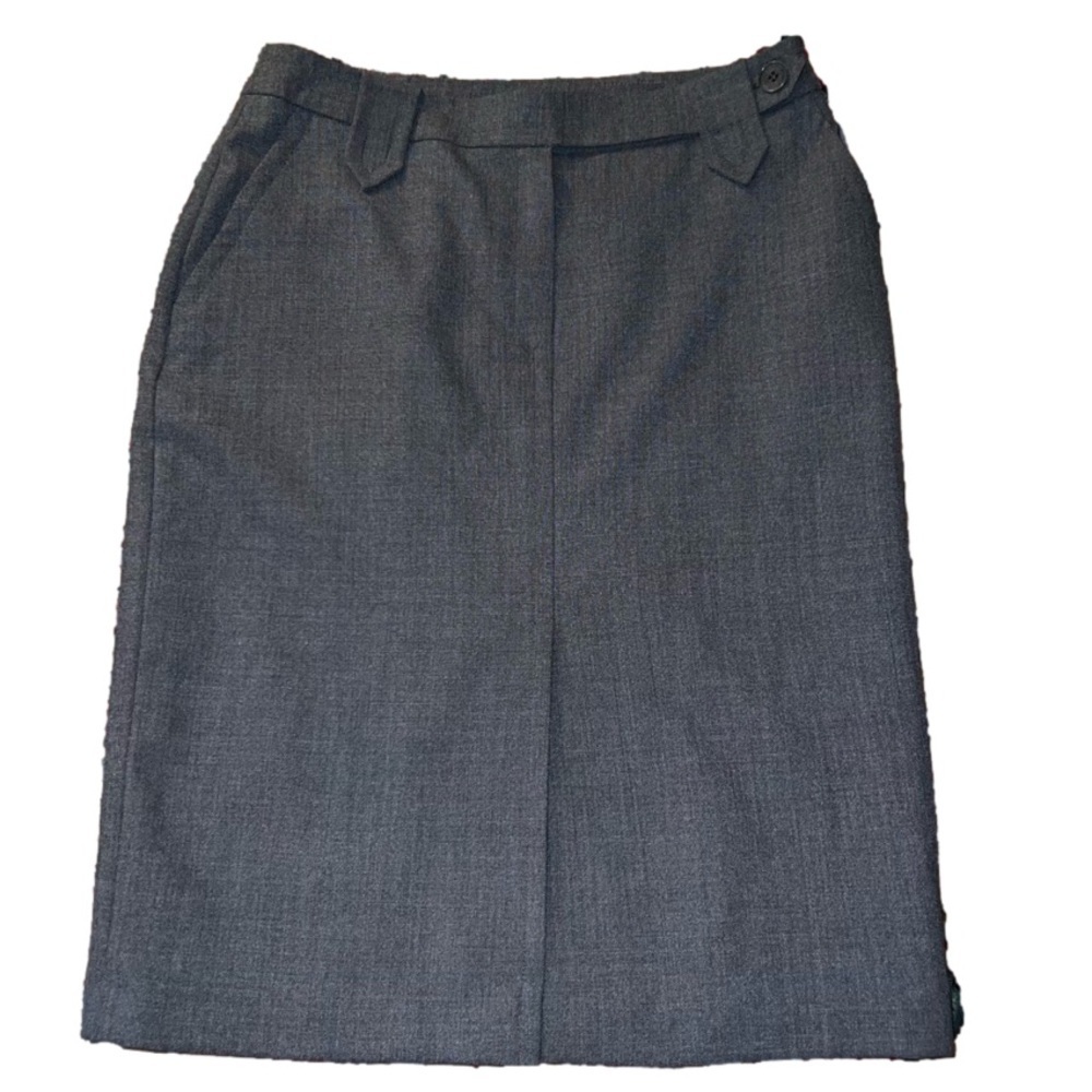 WOMEN’S Ann Klein classic grey skirt. 0024